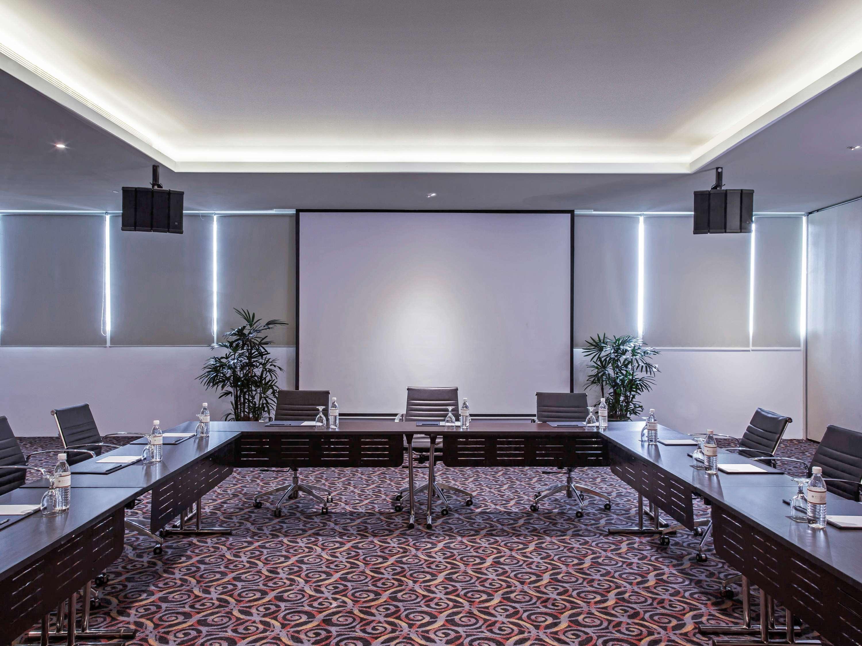 Pullman Kuching Hotel Ngoại thất bức ảnh Meeting room