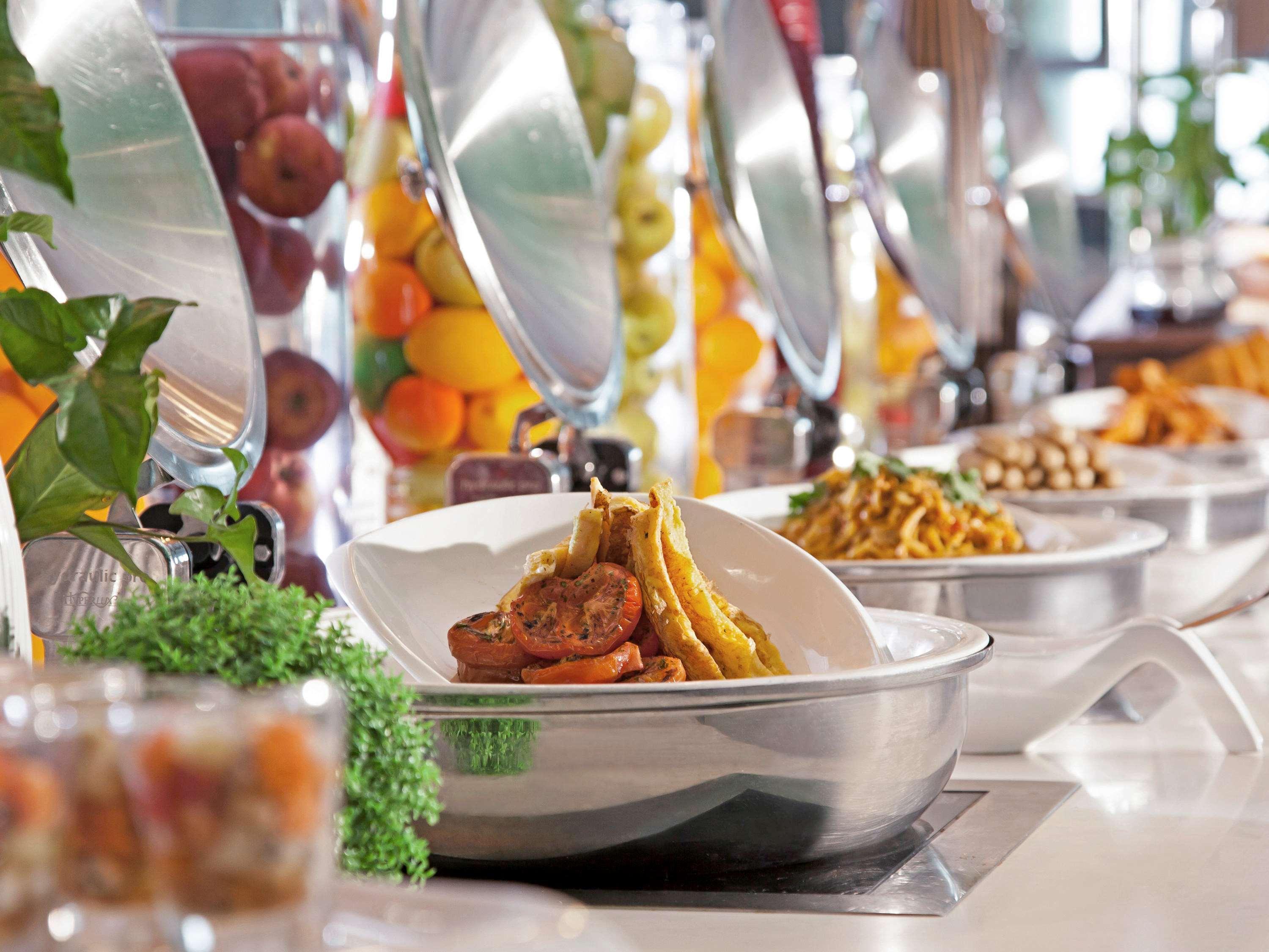 Pullman Kuching Hotel Ngoại thất bức ảnh A chafing dish