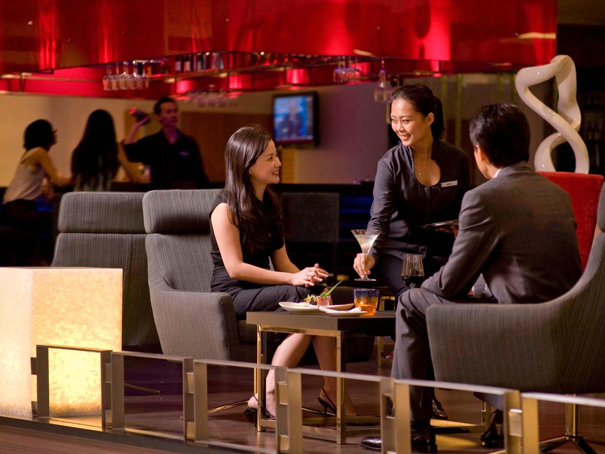 Pullman Kuching Hotel Ngoại thất bức ảnh The Red Box
