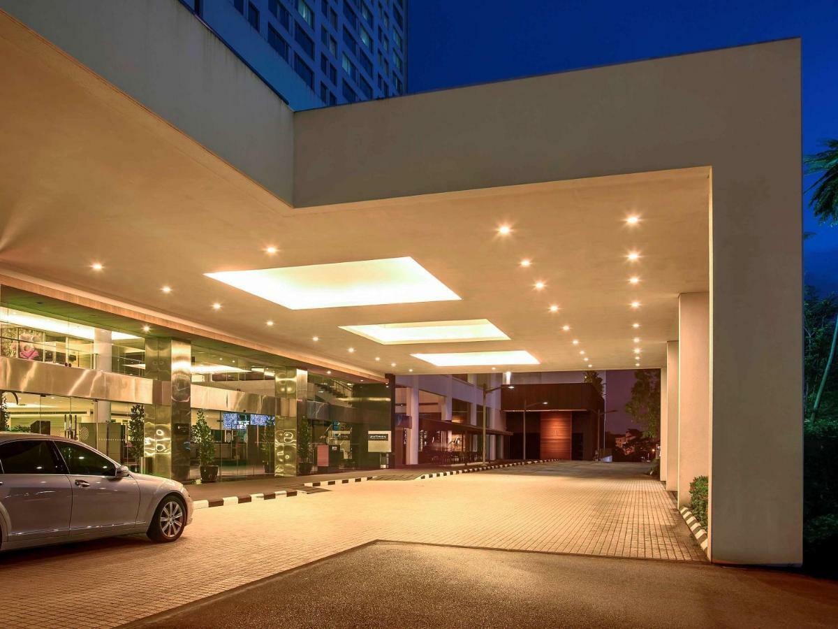 Pullman Kuching Hotel Ngoại thất bức ảnh Entrance