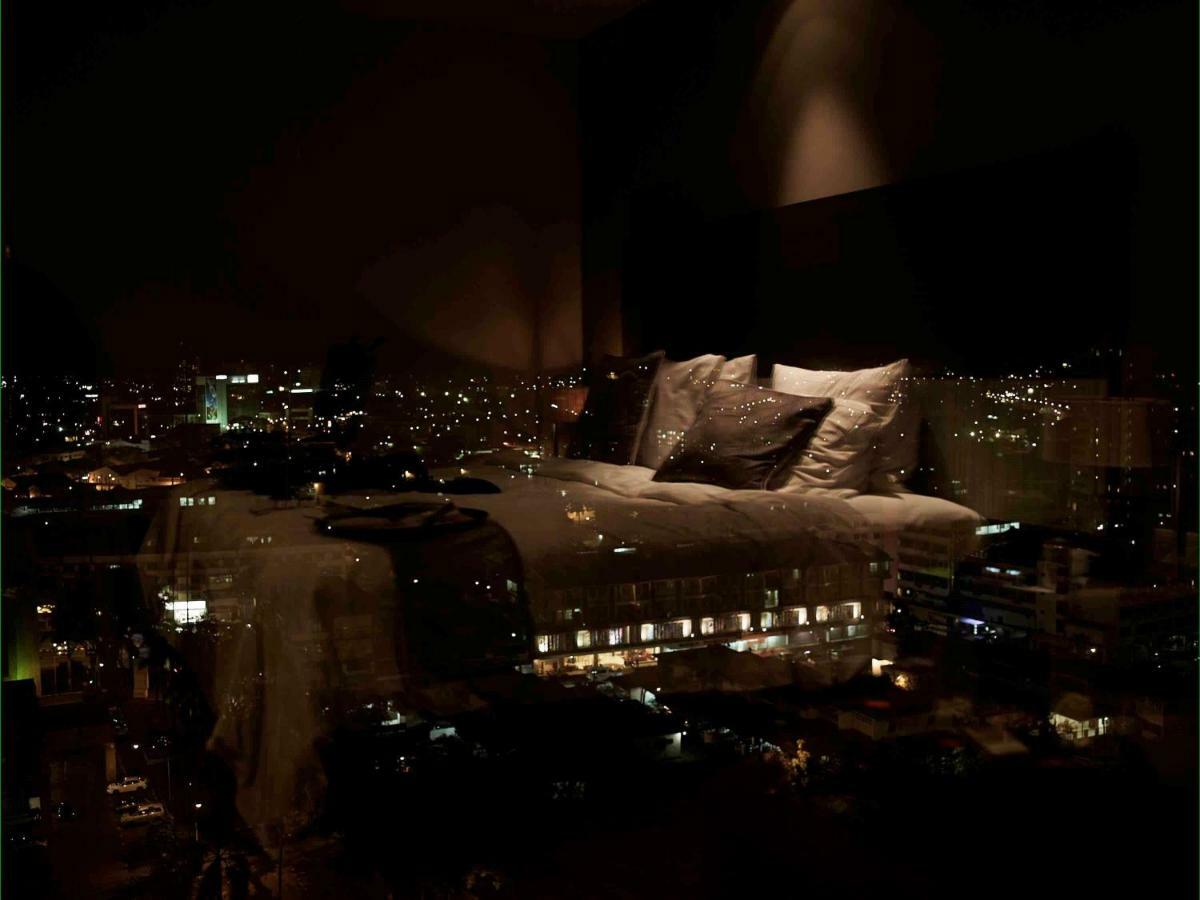 Pullman Kuching Hotel Ngoại thất bức ảnh The view from the 100th floor of the building at night